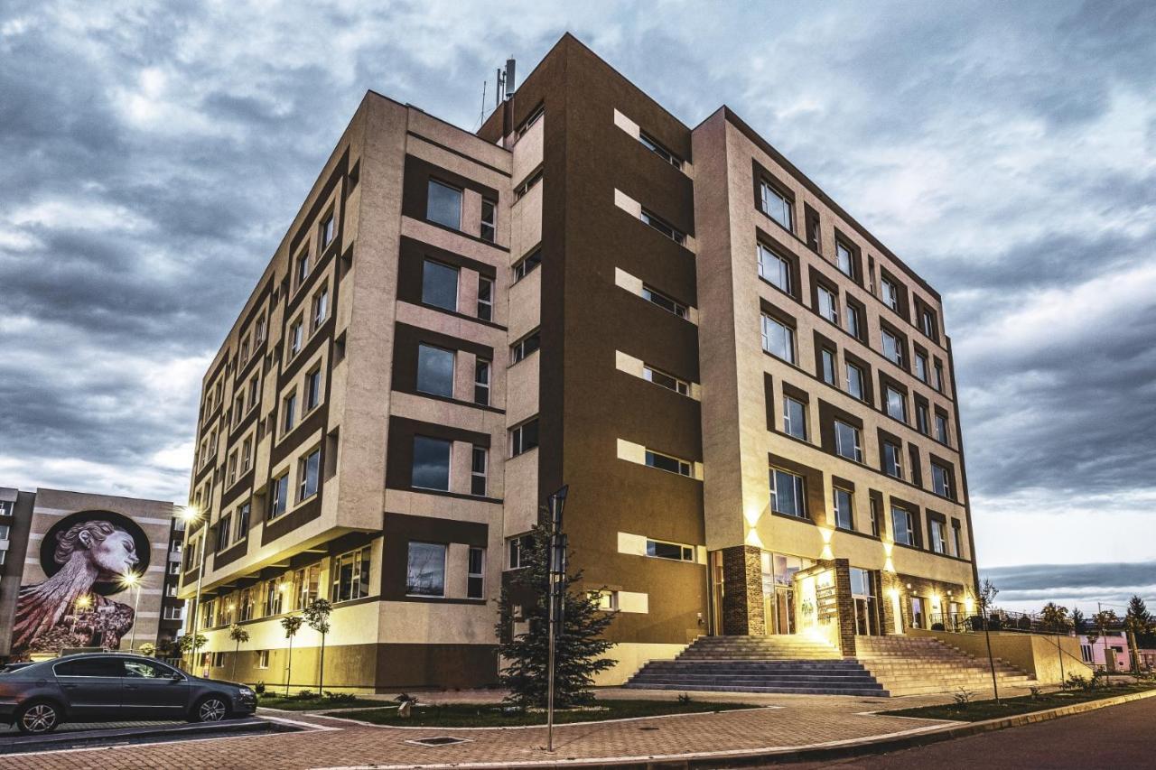 Fiald Hotel & Spa Bacău エクステリア 写真
