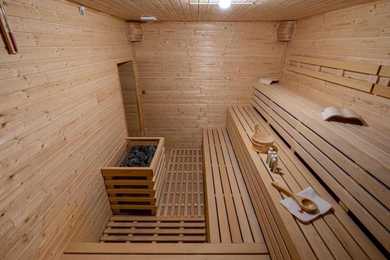 Fiald Hotel & Spa Bacău エクステリア 写真