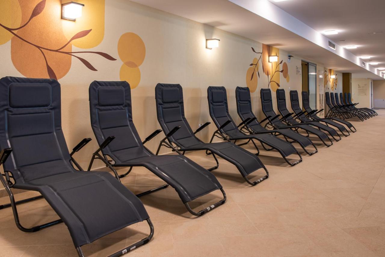 Fiald Hotel & Spa Bacău エクステリア 写真