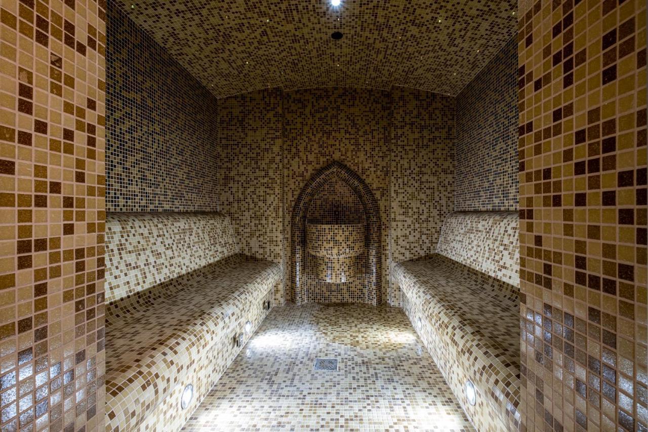 Fiald Hotel & Spa Bacău エクステリア 写真