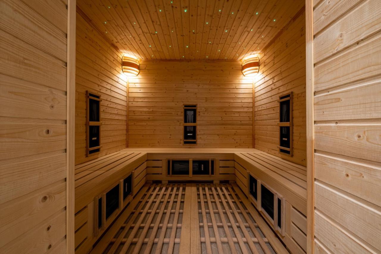 Fiald Hotel & Spa Bacău エクステリア 写真