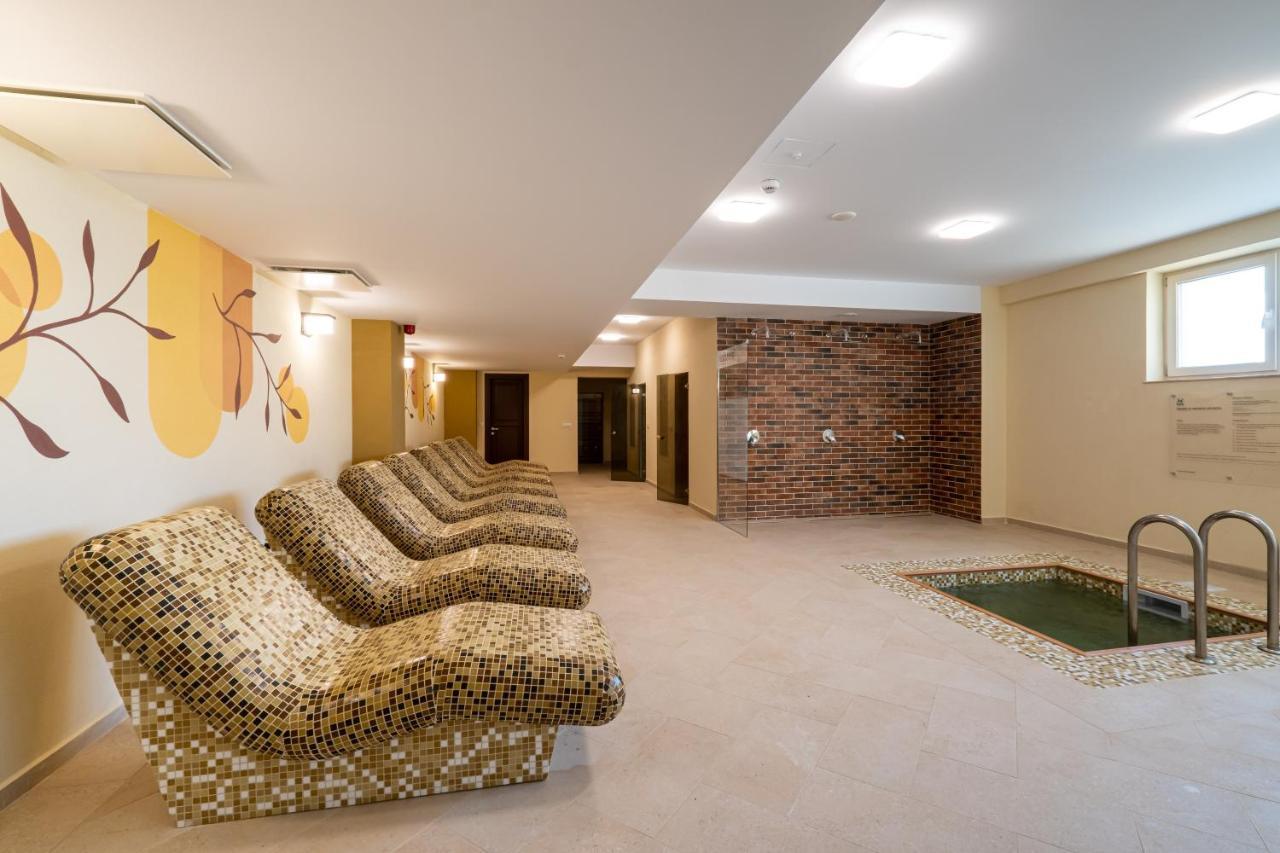 Fiald Hotel & Spa Bacău エクステリア 写真