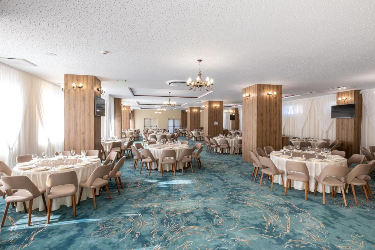 Fiald Hotel & Spa Bacău エクステリア 写真