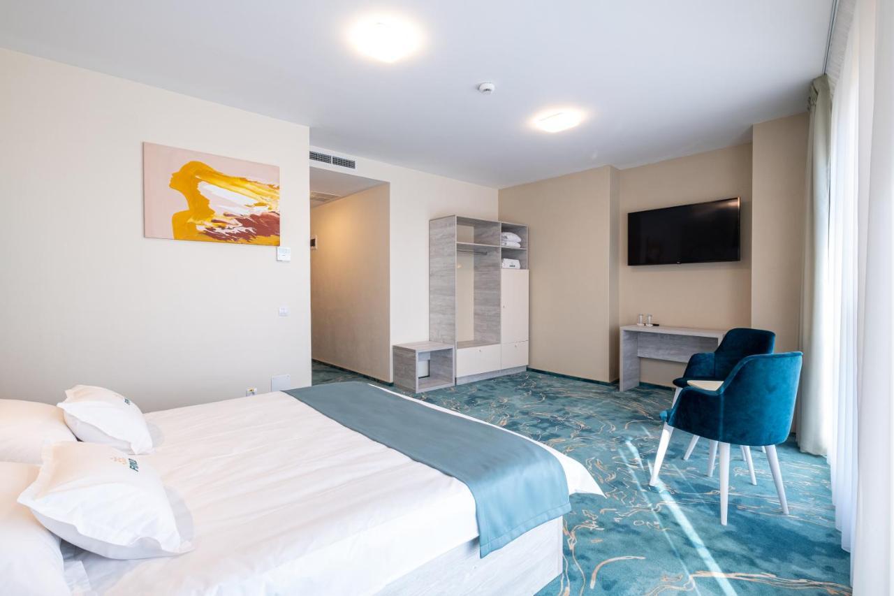 Fiald Hotel & Spa Bacău エクステリア 写真