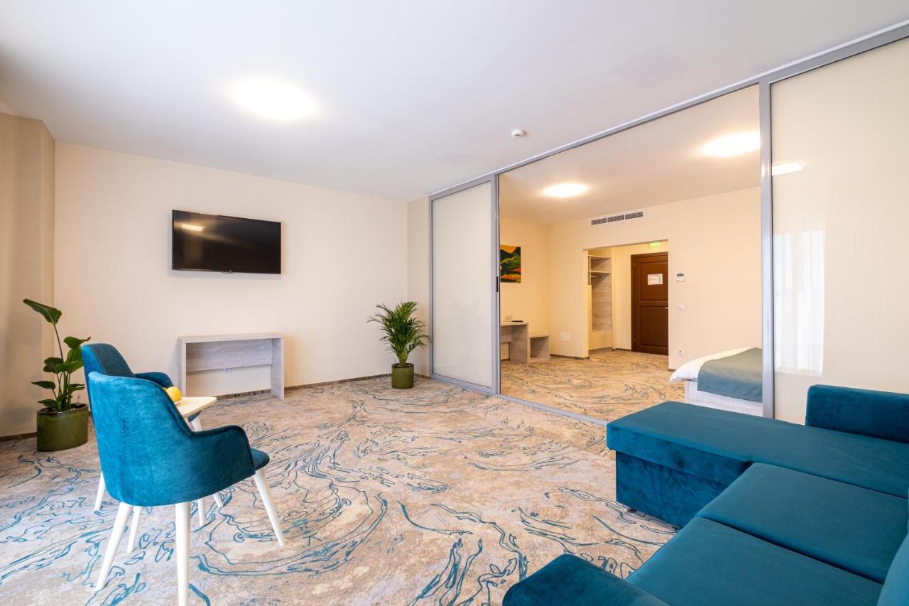 Fiald Hotel & Spa Bacău エクステリア 写真