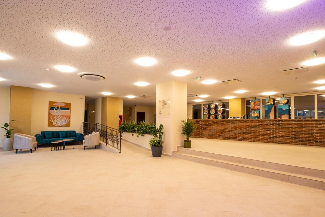 Fiald Hotel & Spa Bacău エクステリア 写真
