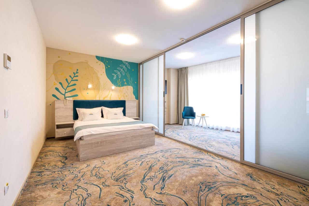 Fiald Hotel & Spa Bacău エクステリア 写真