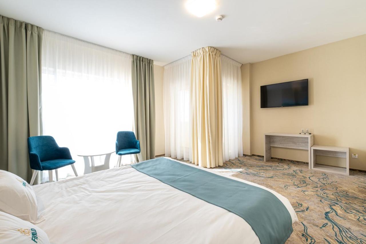 Fiald Hotel & Spa Bacău エクステリア 写真