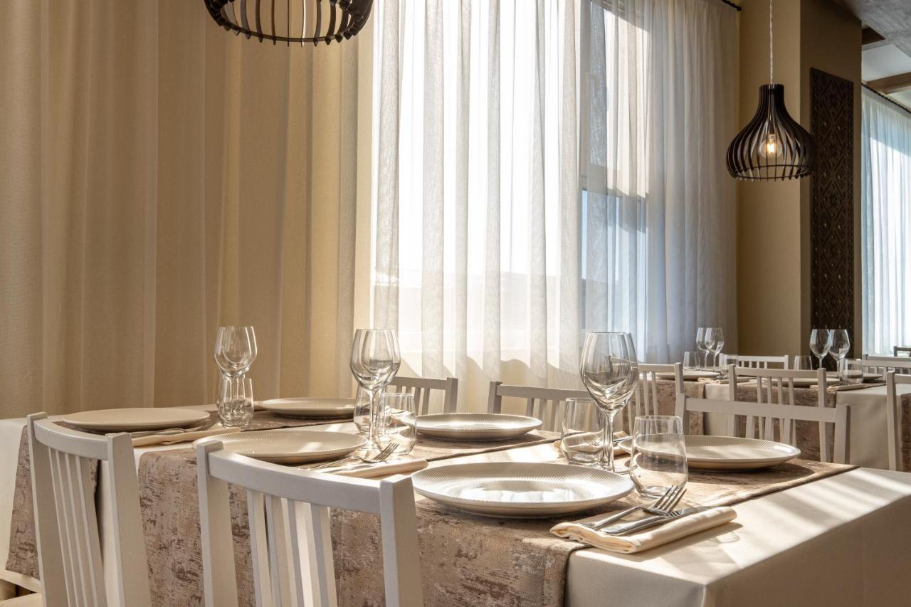 Fiald Hotel & Spa Bacău エクステリア 写真