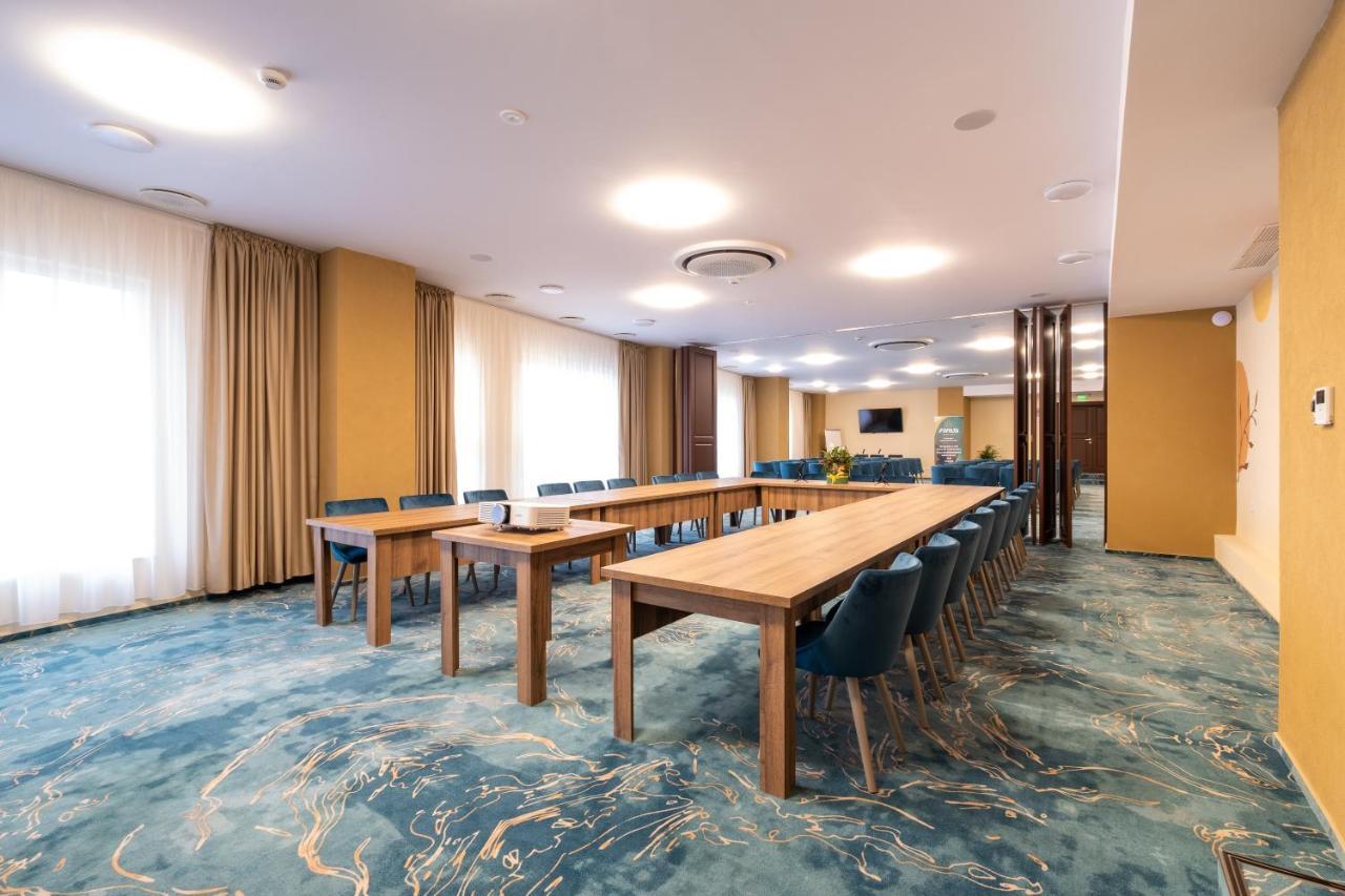 Fiald Hotel & Spa Bacău エクステリア 写真