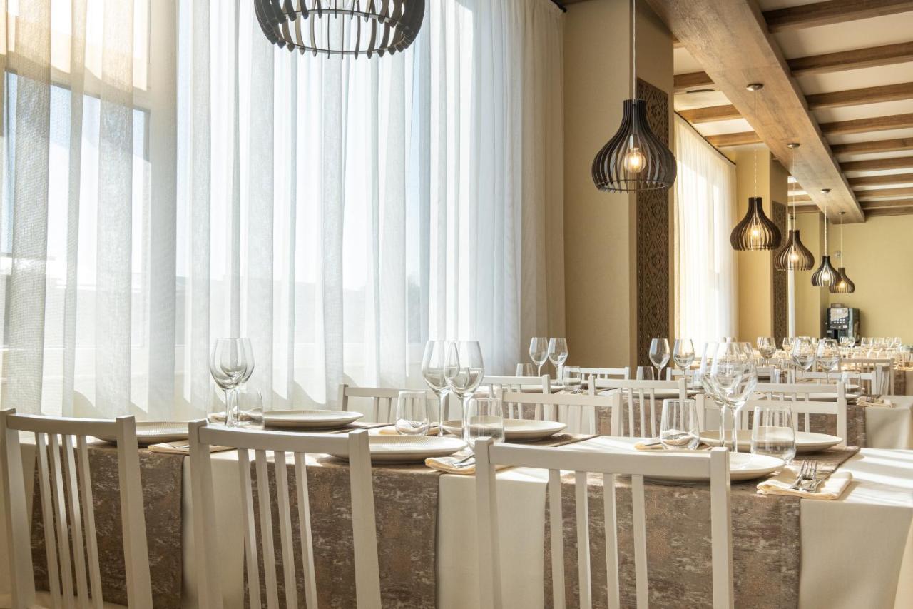 Fiald Hotel & Spa Bacău エクステリア 写真